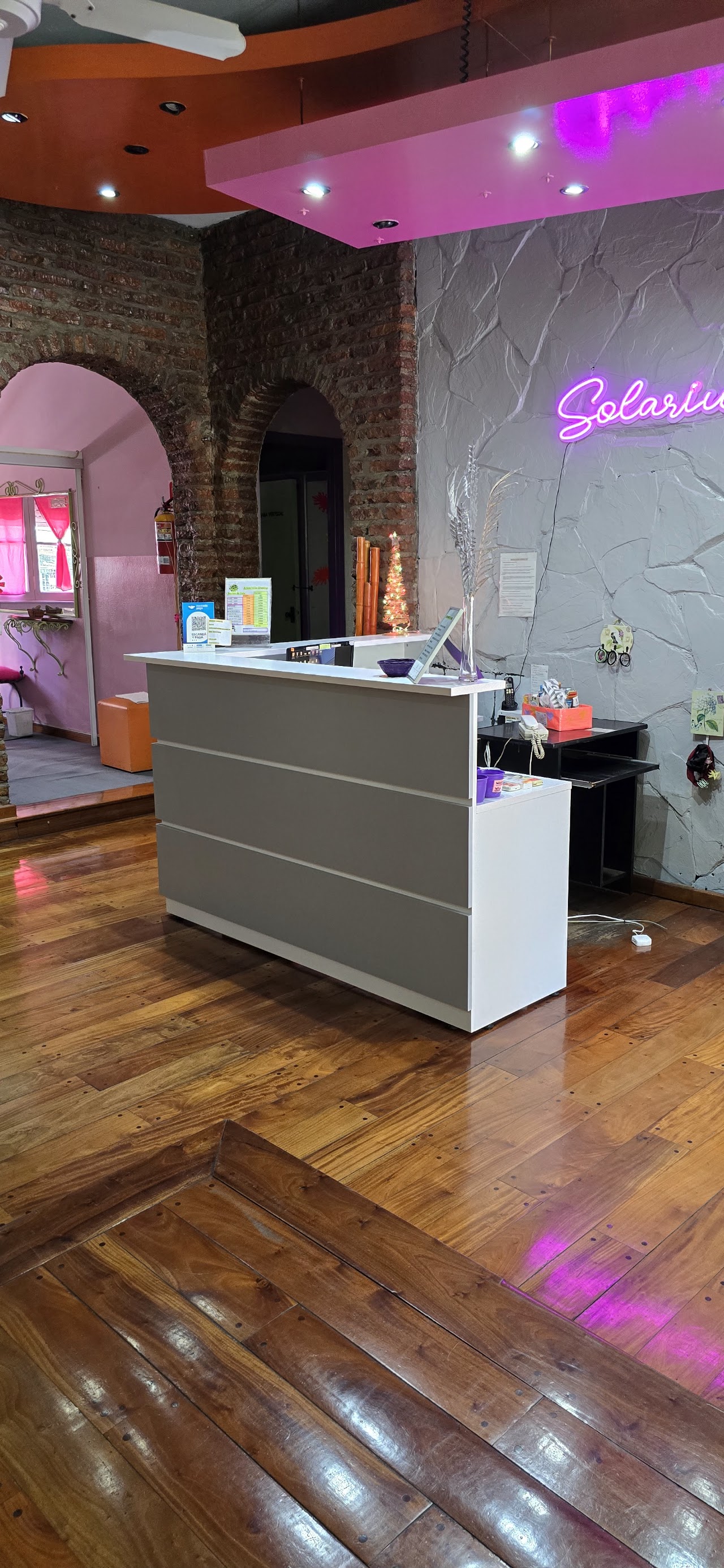 Equipo de bronceado facial de alta presión en Arium Solarium